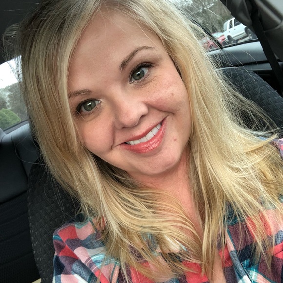 Meet your Posher, Laura - Picture 1 of 1